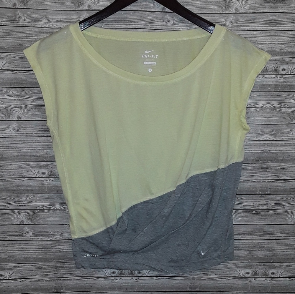 Nike top
